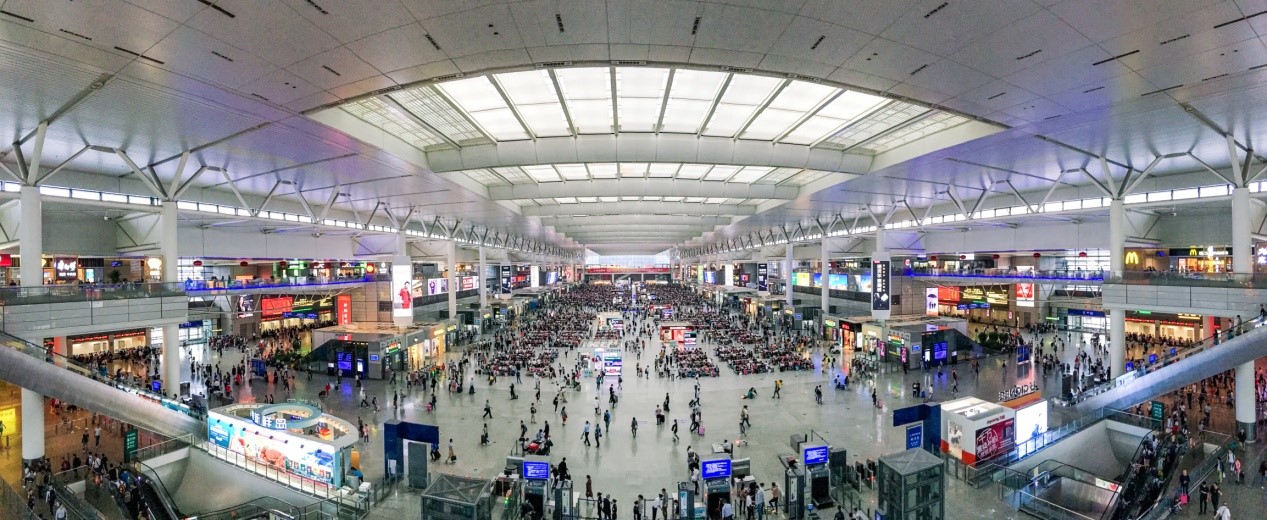 The inside of Shanghai Hongqiao Railway Station
