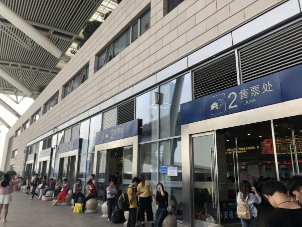 The ticket hall on F1
