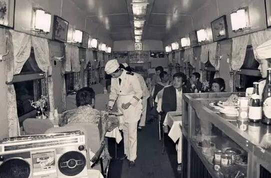 The Histories and Changes of Dining Cars on China’s Trains